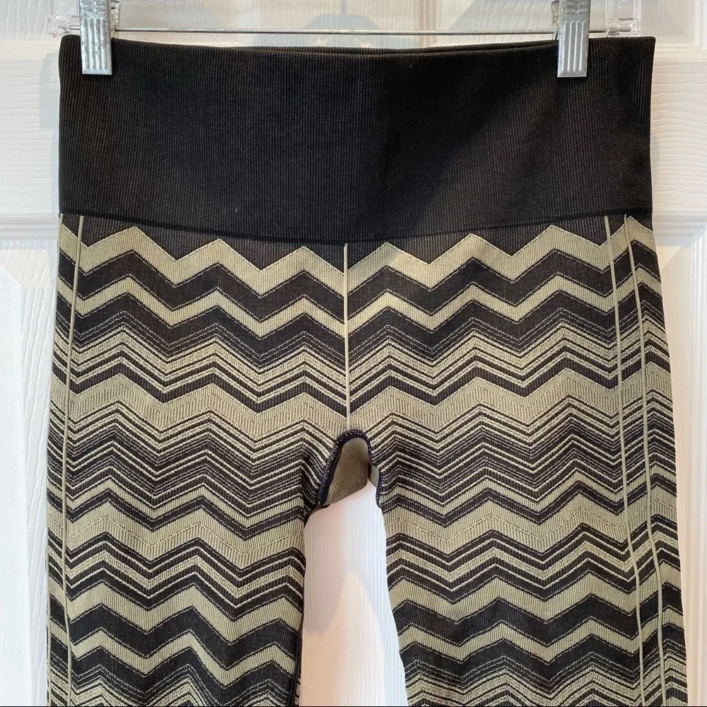 Lululemon Ebb to Street Leggings Black Chevron Heathered Fatigue Green‎ size 6